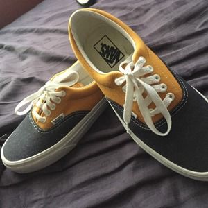 Vans men 6 1/2. Womens 8. Only worn once