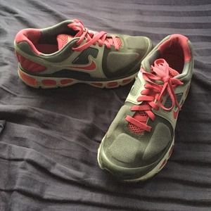 Nike shoes. Size 9 women!