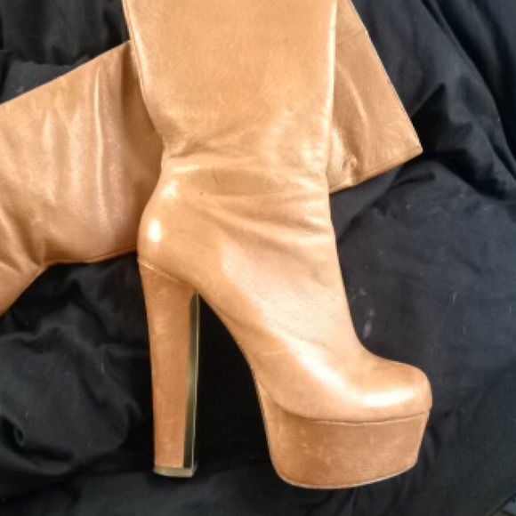 Leather Boots in Camel/Tan