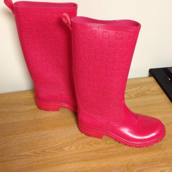 marc jacobs pink boots