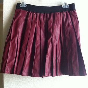 Maroon pleated pleather skirt