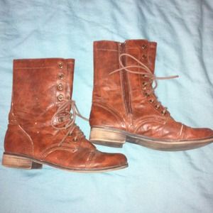 Faux brown leather trendy vintage explorer boots !
