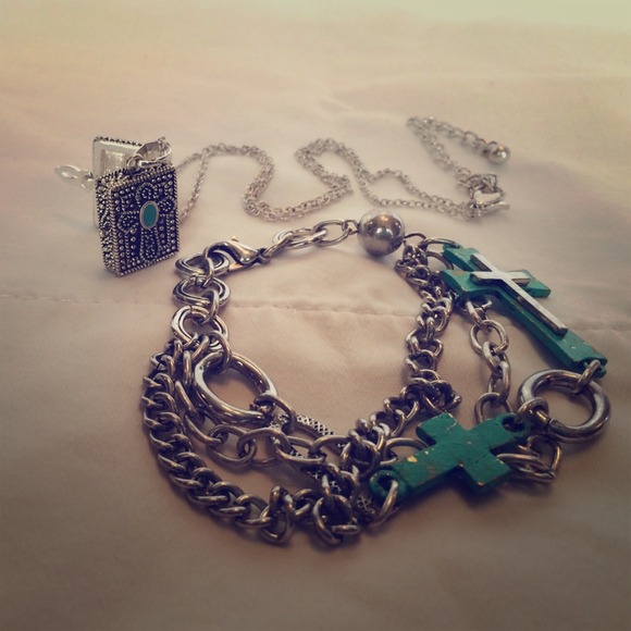 Necklace/bracelet set