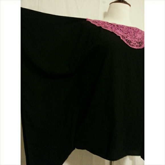 TU - 🎉HP🎉 Pink & Black Solid Batwing Poncho - Picture 3 of 3