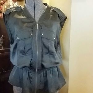 Beautiful Micheal Kors zipper top sz Large