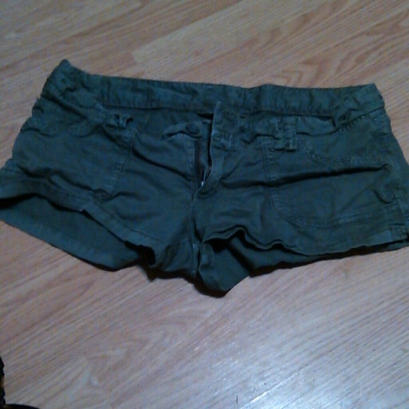 AE army green shorts