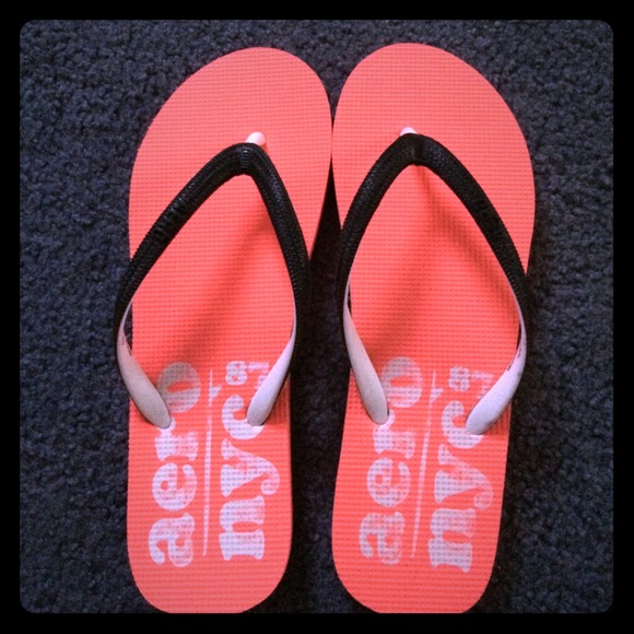 Pink/coral Aeropostale flip flops