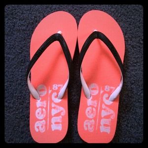 Pink/coral Aeropostale flip flops