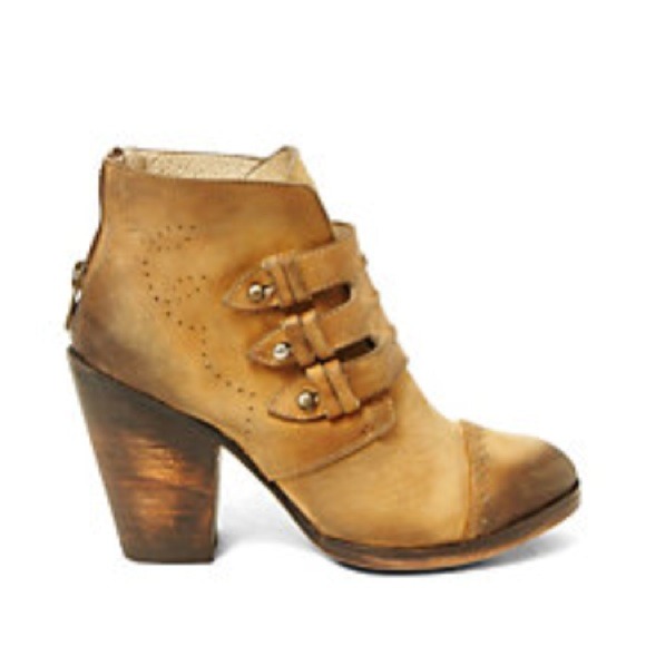 Steve Madden Boots - Steve Madden freebird booties
