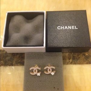 Chanel earring
