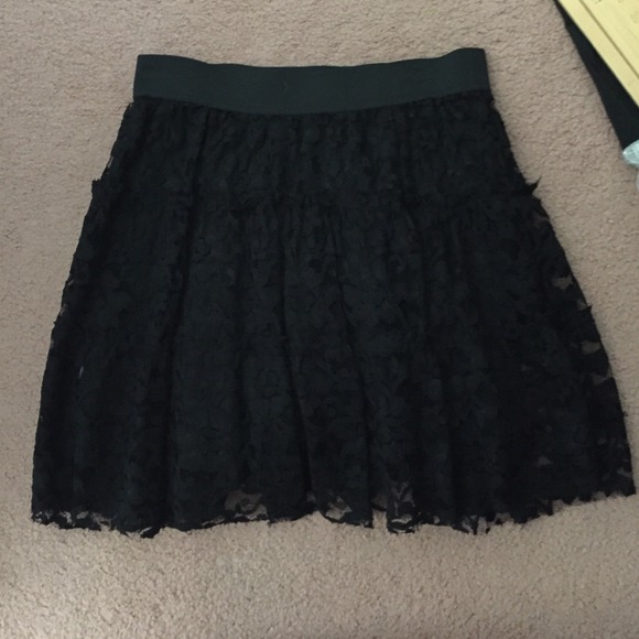 Black lace skirt. - Picture 1 of 2