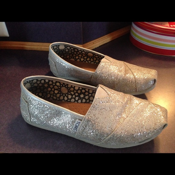 Toms Silver Glitter size 7.5