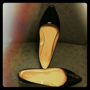 *sold* Flat pointy patent leather shoes