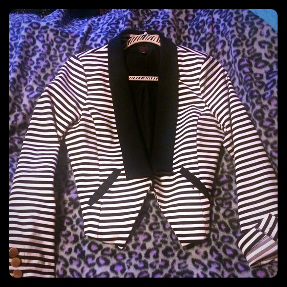 Bebe blazer sailor styled