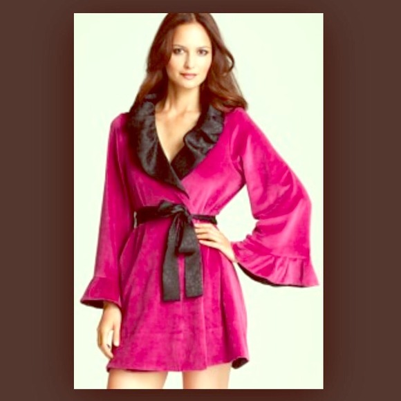 🎉HOST PICK🎉BETSEY JOHNSON Robe