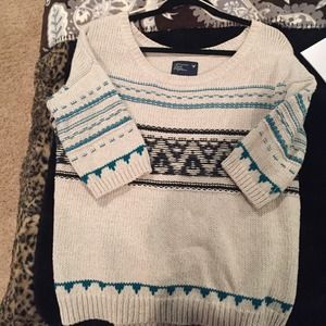 Quarter sleeve sweater