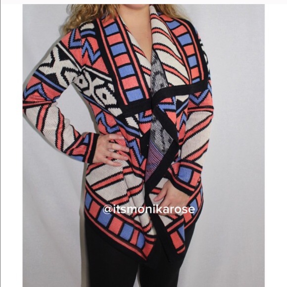 π΄SOLDπ΄ Bold Print Sweater - Picture 3 of 4