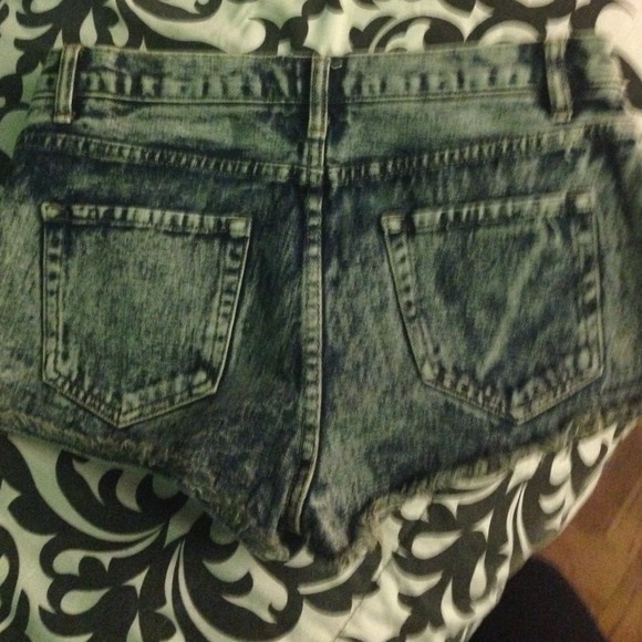 High Rise Shorts - Picture 3 of 3