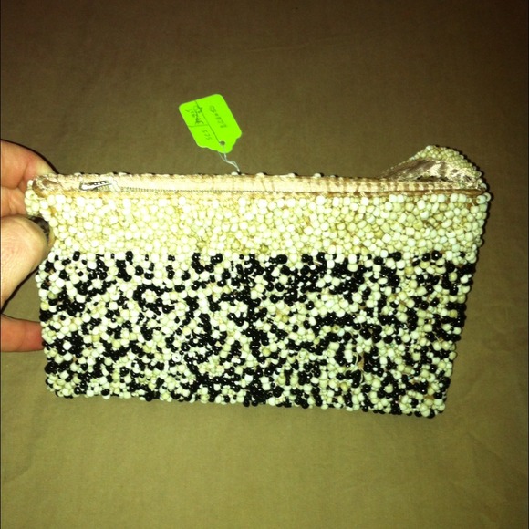 Beaded wristlet