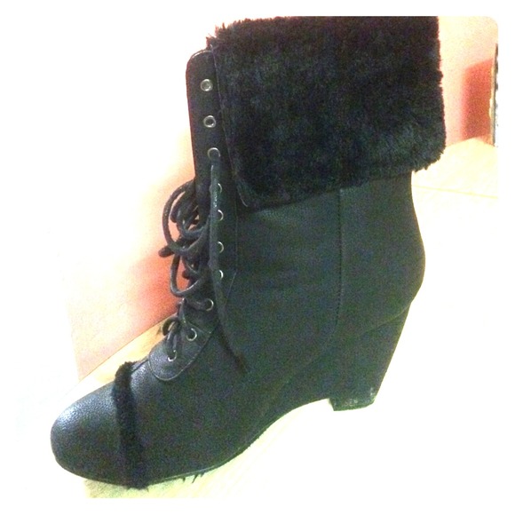 Combat platforms with fur