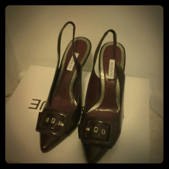 Preloved brown slingback with buckle