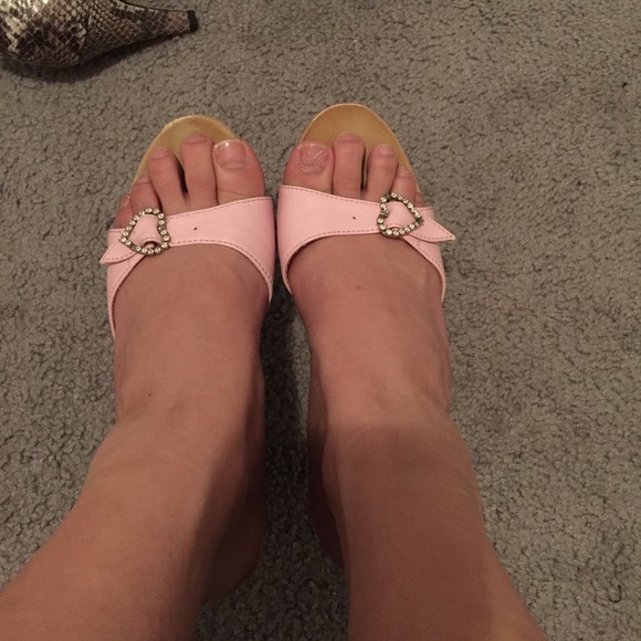 Pink heels! 😍😍 - Picture 2 of 4