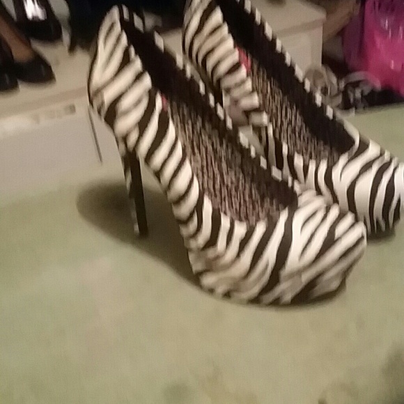 Jessica Simpson shoes never worn - Picture 3 of 3
