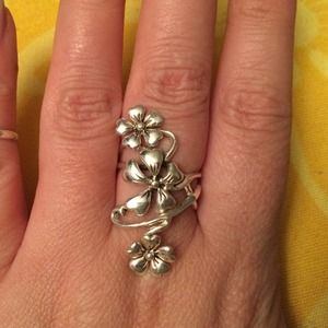 Sterling silver flower ring