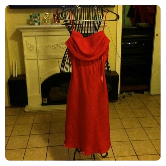 Red party dress. Zip up. - Picture 1 of 4