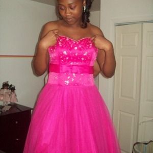 HOT PINK PROM DRESS🎀💄👛💋💗💖 .