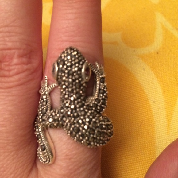Sterling silver and marcasite lizard ring