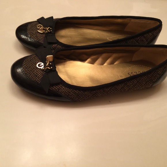 Guess flats