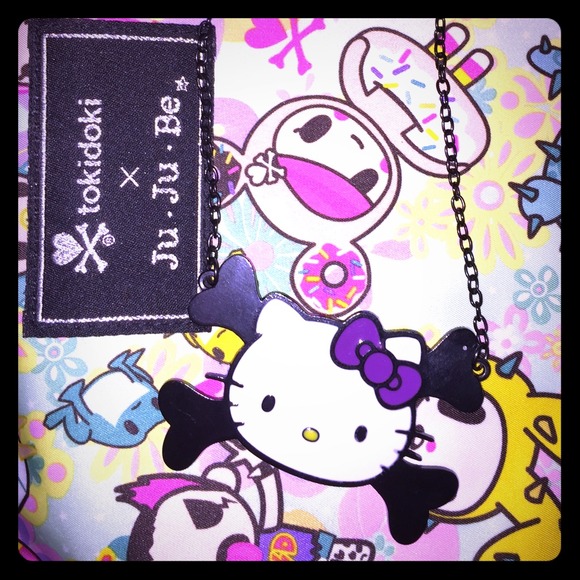 Sanrio crossbones hello kitty necklace