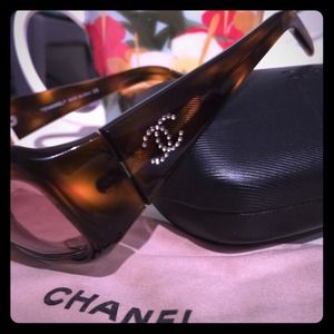 Tres Chic Shades
