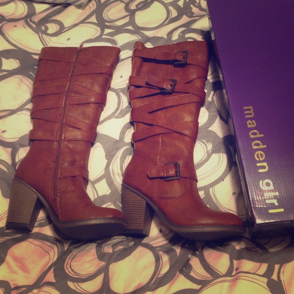Steve Madden adorable boots with heel