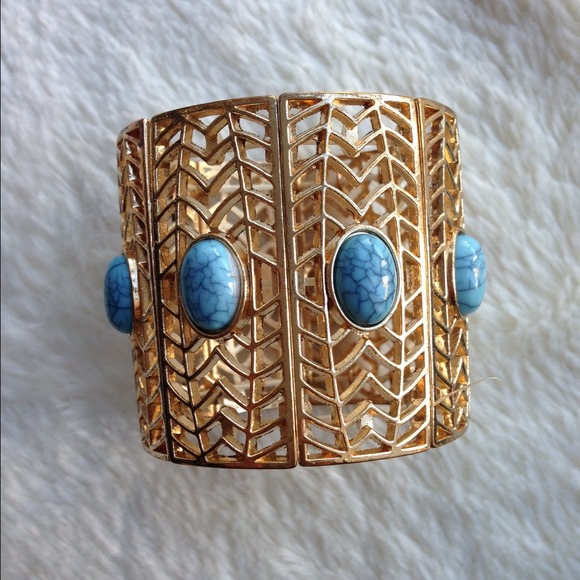 ❌SOLD❌Gold Bracelet with Turquoise Details - Picture 2 of 4