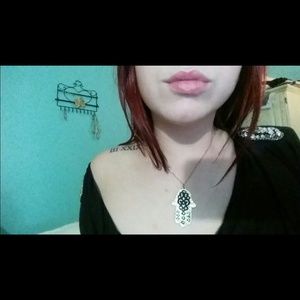 Blundle Hamsa hand necklace