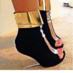 Iso these Roni mc with the gold cuff. Size 8