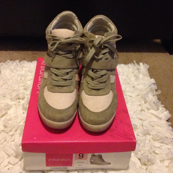 Hidden wedge sneaker