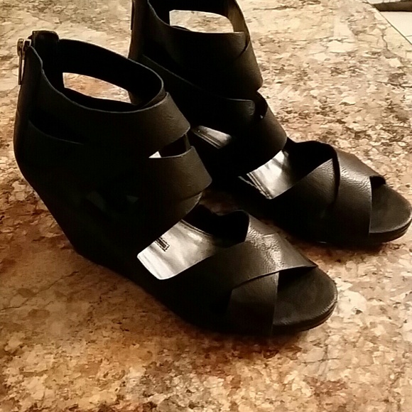 Black Lola Wedge