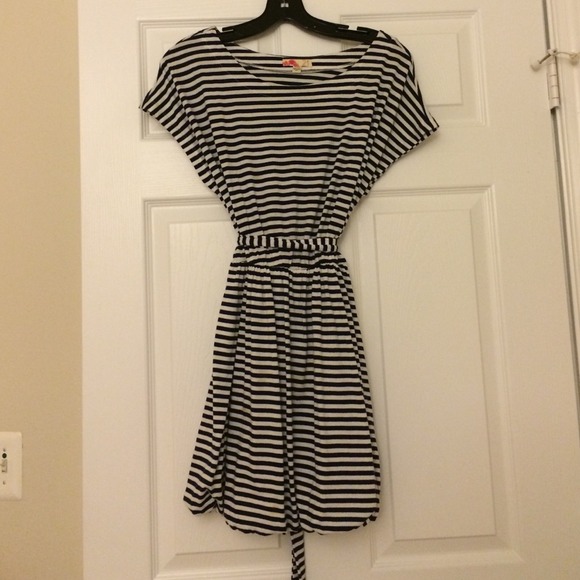 Blue and white stripes balloon dress