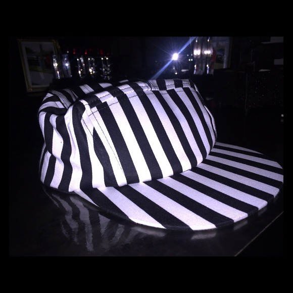 Forever 21 trucker hat