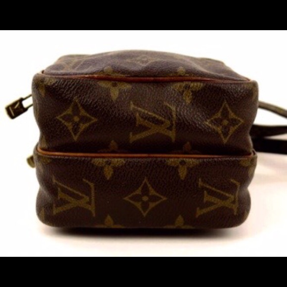SOLD! 💯% Authentic Louis Vuitton Crossbody bag - Picture 3 of 4