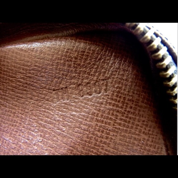 SOLD! 💯% Authentic Louis Vuitton Crossbody bag - Picture 4 of 4