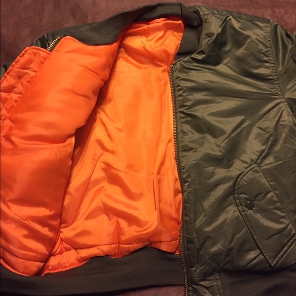 Bomber jacket - Picture 2 of 3