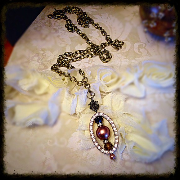 ππΌSOLD IN BUNDLEππΌVintage Inspired Necklace - Picture 3 of 4