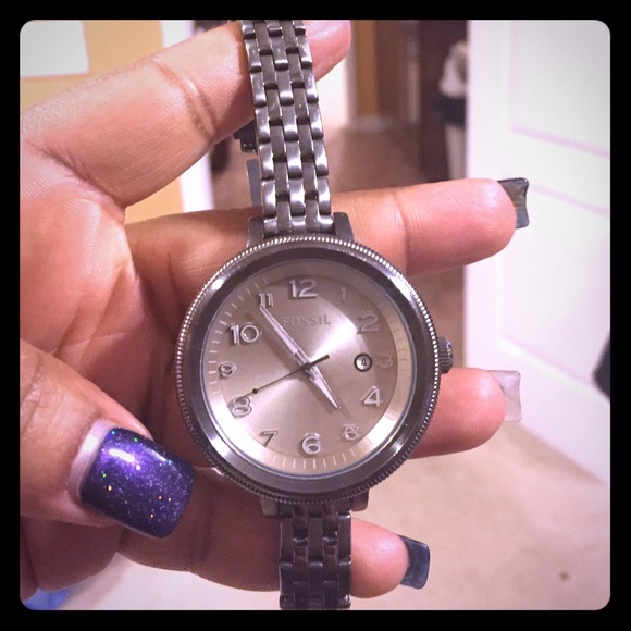 Fossil Watch-- women's .. NO LOW BALL OFFERs .