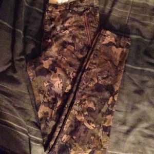 Camo skinny jeans