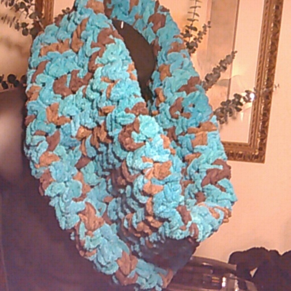 Scarves - Picture 4 of 4