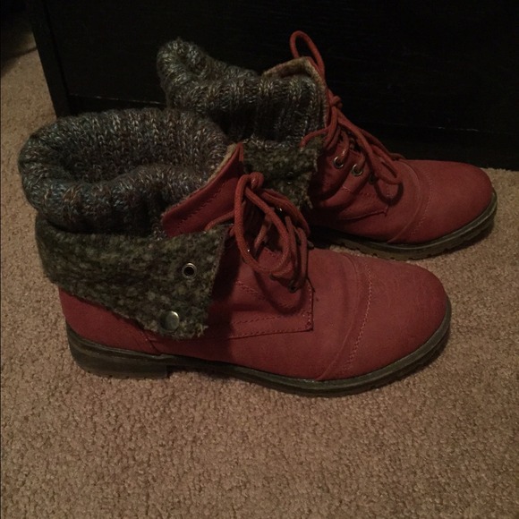 Maroon booties